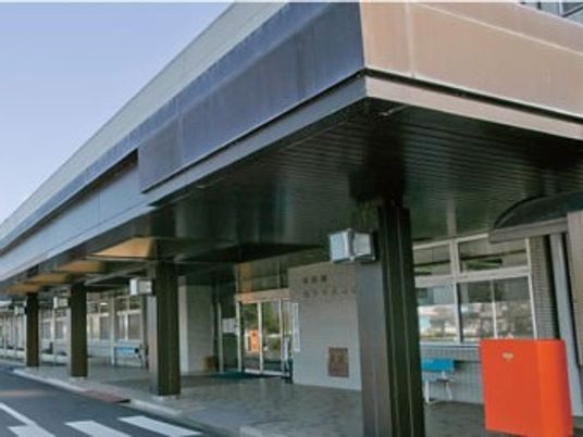 施設のエントランス  