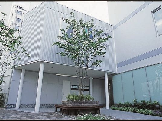 植栽のある外観  