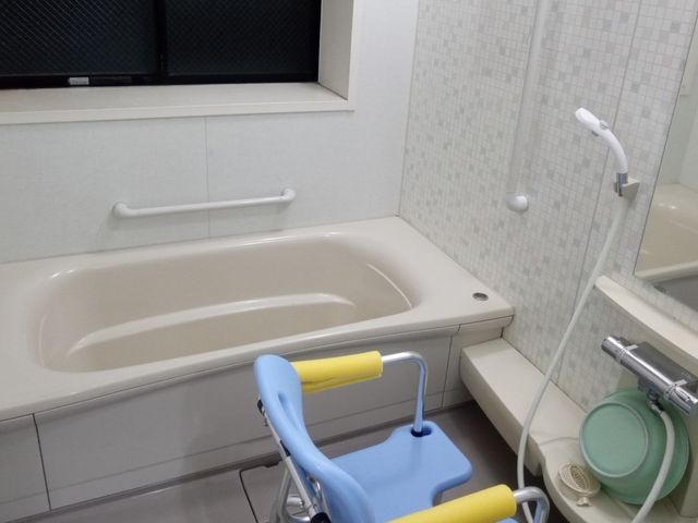快適な浴室の様子 浴室 車椅子対応の設備を備えた安全で使いやすい空間です。快適な入浴時間をサポートします。