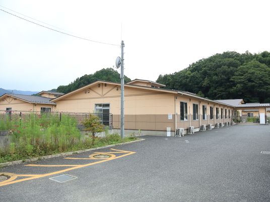 広々とした施設外観