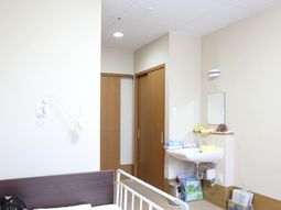 明るい居室の一角