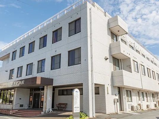 白い建物外観  