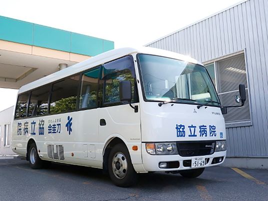 送迎バスの外観  