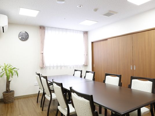 明るい多目的室の一角