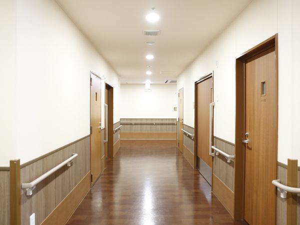 清潔な施設の廊下