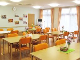 椅子とテーブルの食堂