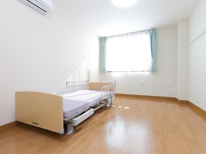 明るいシンプルな居室