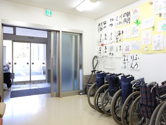 エントランスと掲示物
