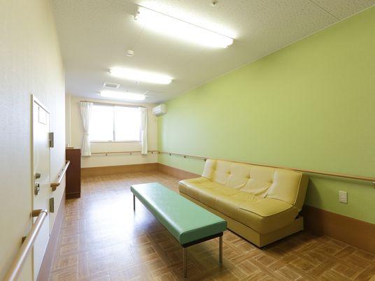 明るい居室の一角