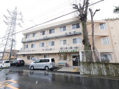 雪降る建物の外観