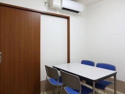 清潔な会議スペース
