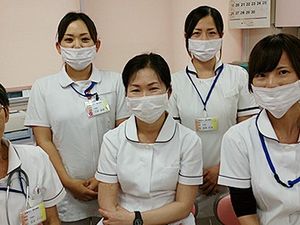 スタッフ集合の室内  