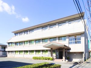 明るい建物の外観  