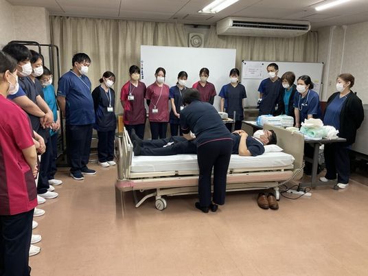 介助訓練の様子  