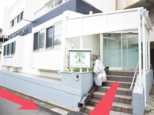 建物入口の外観  