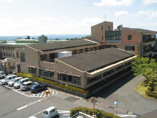 広い建物の外観