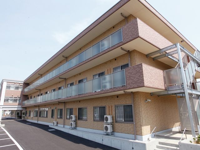多階層の明るい外観