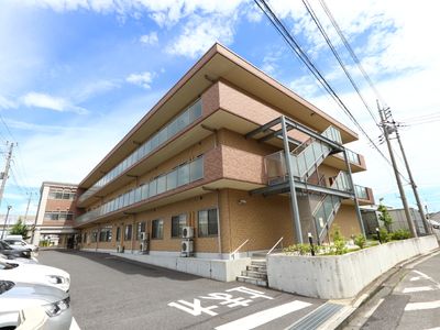 広々とした明るい外観
