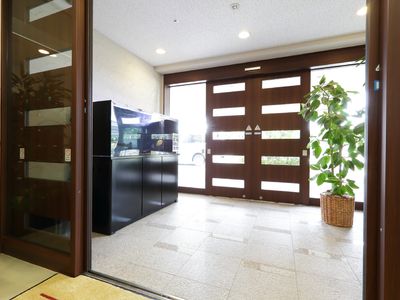 広々とした明るいエントランス