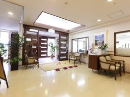 明るいエントランス空間