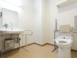 バリアフリー設計のトイレ