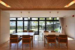 木目調ダイニングエリア