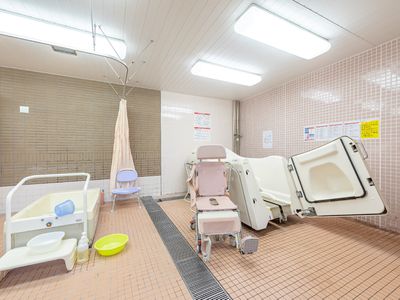 設備整った浴室空間