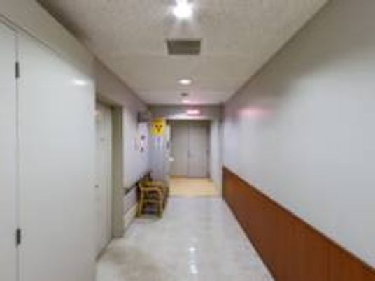 長い廊下  