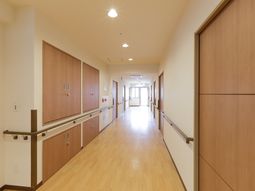 清潔感ある廊下の風景
