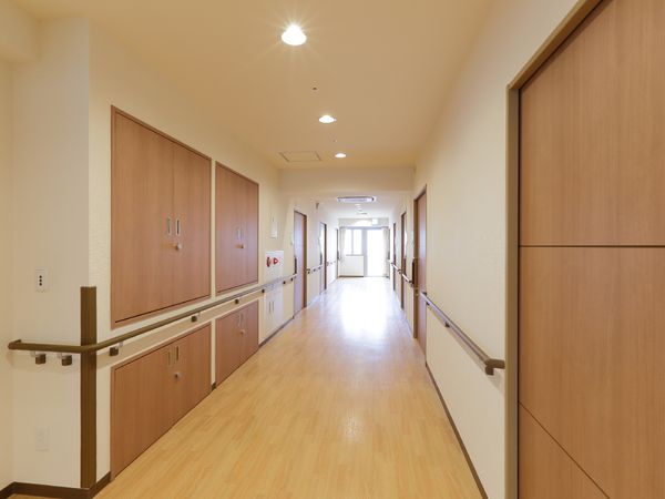 清潔感ある廊下の風景