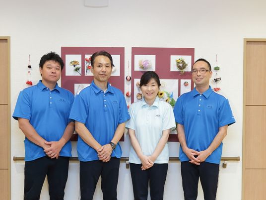 スタッフの集合写真
