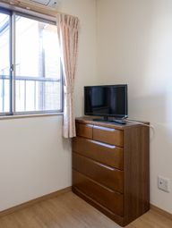 小さなテレビのある部屋