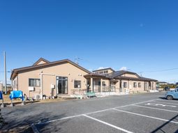 駐車場付き建物外観