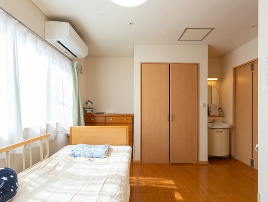 日差しが差し込む居室
