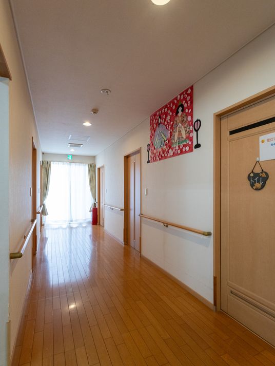 光が差し込む廊下