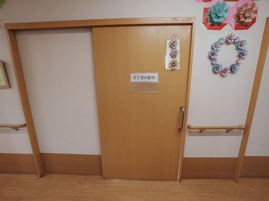 飾り付けられた廊下