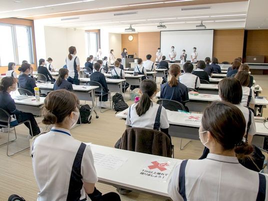 講義を受ける多目的室  