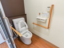 バリアフリー設計のトイレ