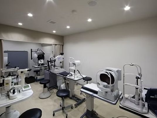 機器が並ぶ機能訓練室  