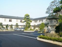 清潔感ある施設の外観