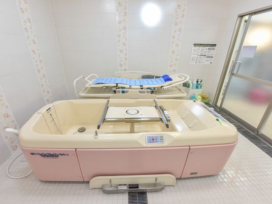 特殊浴槽と援助用具