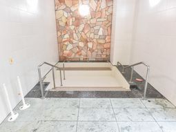 手すり付き階段のエントランス