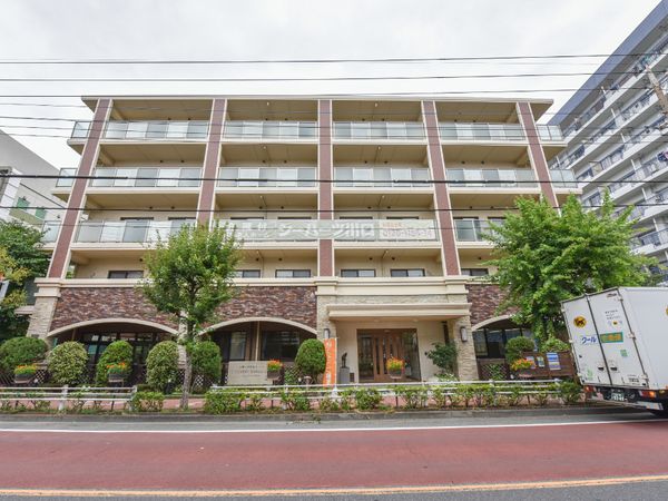 外観の明るい建物