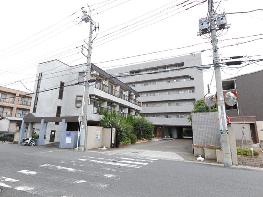 多階層の建物外観