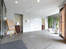 エントランスの清潔な空間