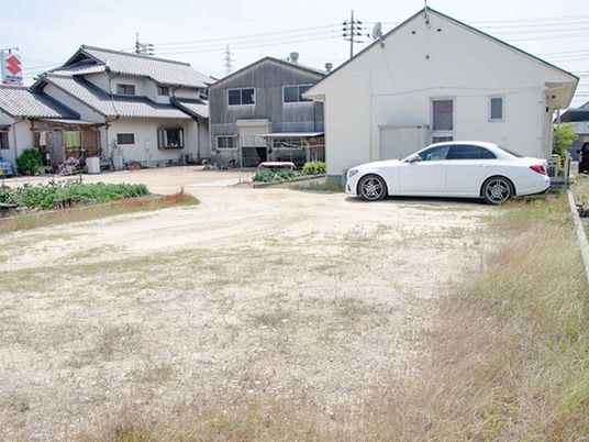 建物前の駐車スペース  