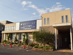 明るい外観の建物  