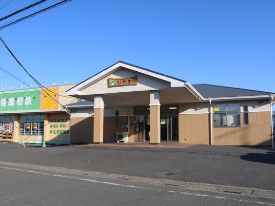 施設の正面外観  