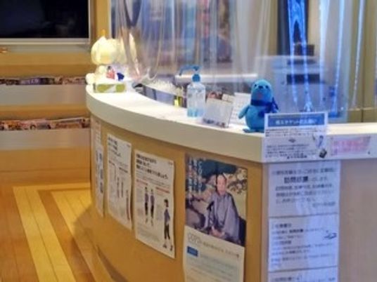 受付カウンターのあるロビー  