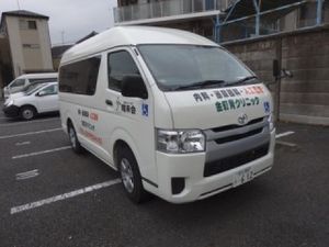 送迎車のある外観  